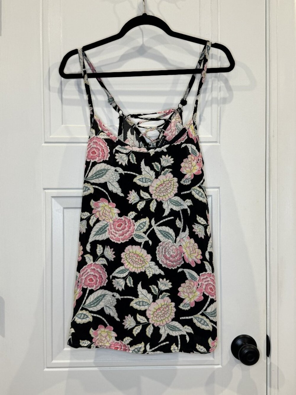 Torrid 00 Black with Pink Yellow ang Green Floral Challis Tank Lace-Up Back EUC